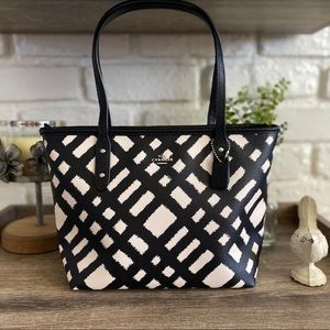 NWOT Coach Purse (black & white)